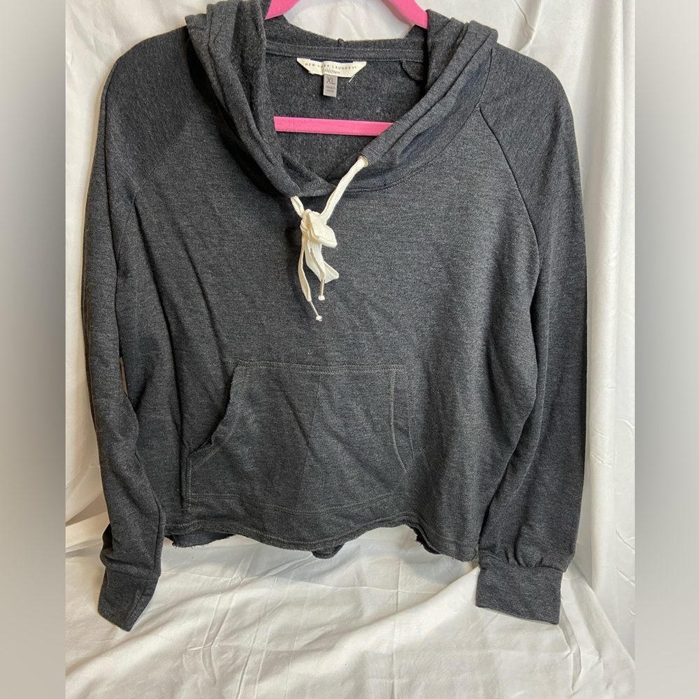 Fun New York Laundry Dark Grey Sweatshirt Size XL
